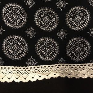 Forever 21 Tops - Forever 21 Lace Trim Tank Forever 21 Tops - Forever 21 Lace Trim Tank